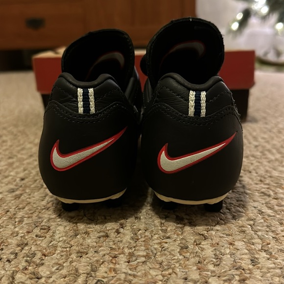 Vintage Nike Woman’s Tiempo Star Soccer Cleats - Picture 6 of 9